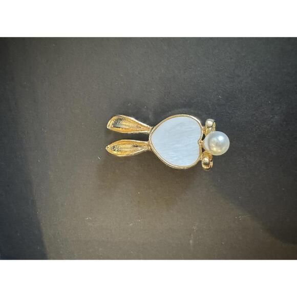 Jewelry - Cute Bunny Brooch with Pearl Accent